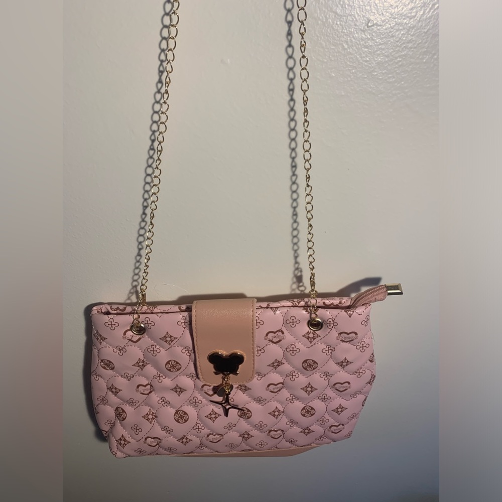 Stylish, cute and whimsical purse. Great for trips to the theme park!